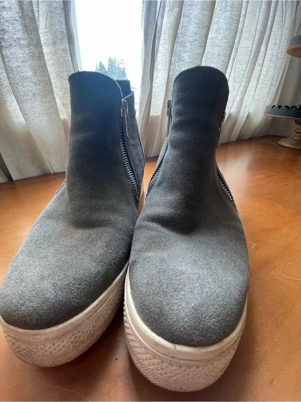 N/A casual gray